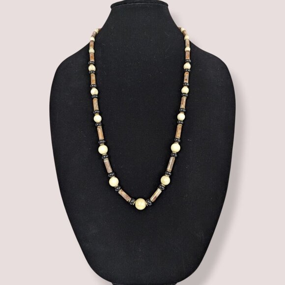 Vintage Marbled Lucite Beaded Necklace - Picture 2 of 6